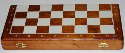 Schachkassette aus Holz braun